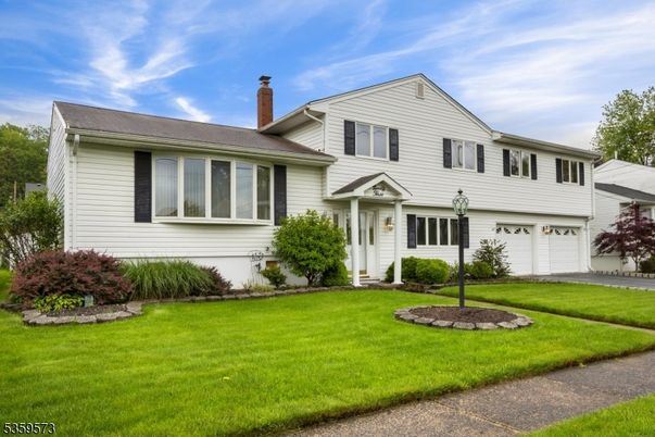 Attached, Exterior, Facade, Farmhouse