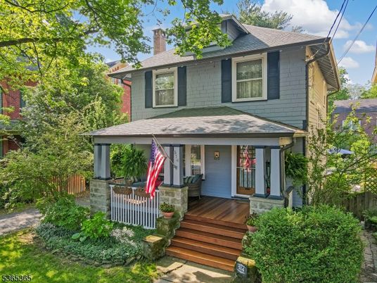 Exterior, Facade, American Foursquare