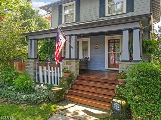 Exterior, Facade, American Foursquare