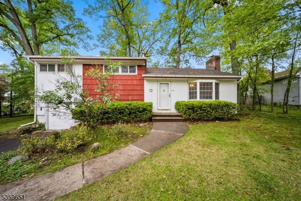 Backyard, Exterior, Facade, Split Level