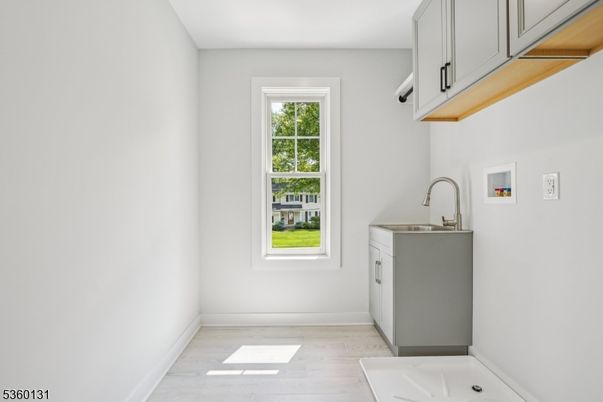 Interior, Washer, Wood Texture Flooring