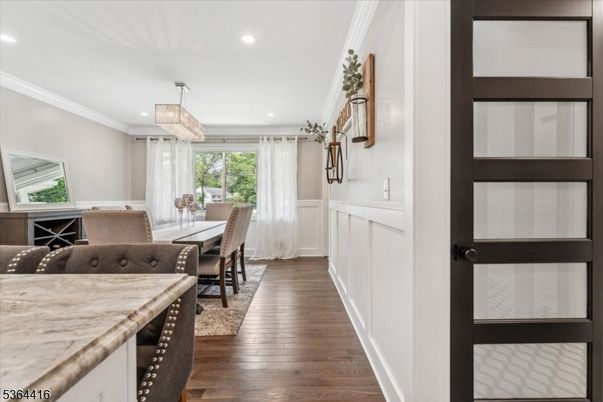 Chandelier, Dining room, Interior, Recessed Lighting, Wood Texture Flooring