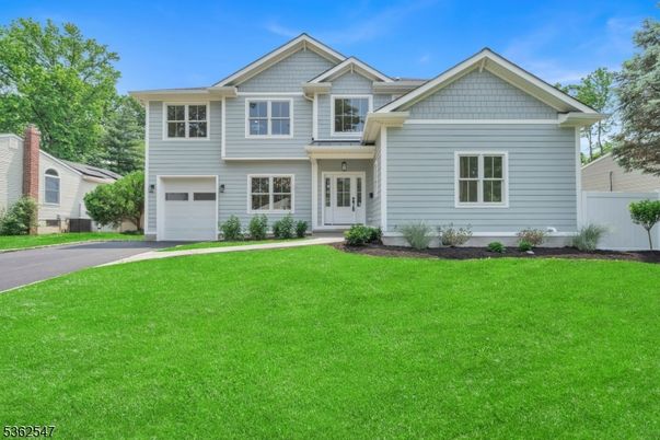 Attached, Exterior, Facade, Farmhouse