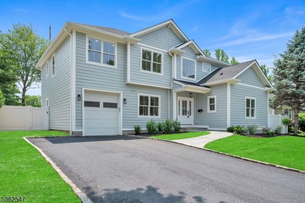 Attached, Exterior, Facade, Farmhouse