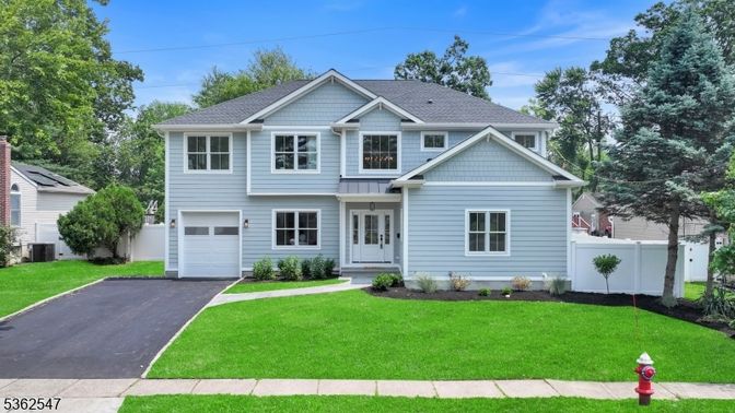 Attached, Exterior, Facade, Farmhouse