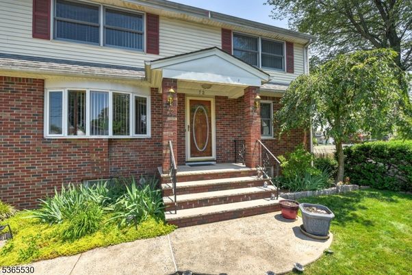 Exterior, Facade, Brick Facade, Rowhouse