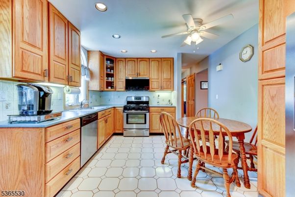 Dining room, Interior, Kitchen, Recessed Lighting, Stainless Steel Appliances