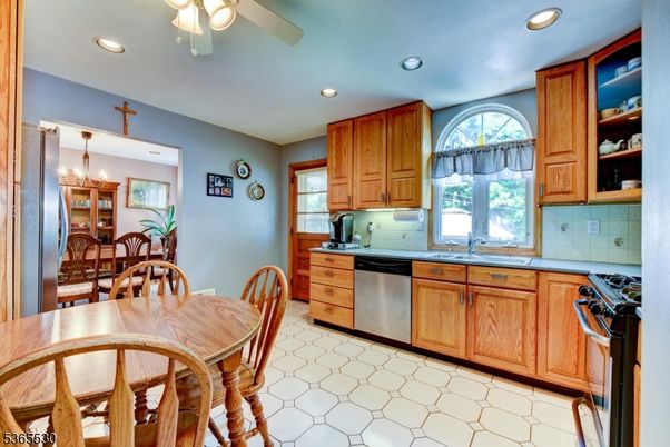 Dining room, Interior, Kitchen, Recessed Lighting