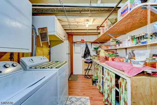 Interior, Utility Closets, Washer, Wood Texture Flooring