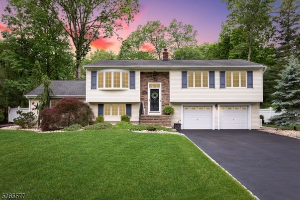 Attached, Exterior, Facade, Raised Ranch