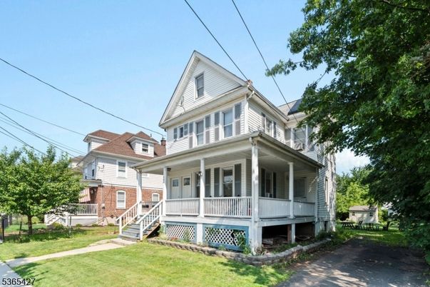 Exterior, Facade, Queen Anne Victorian