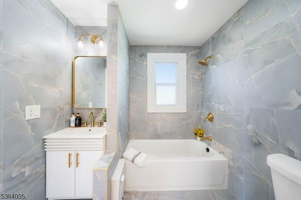 Bathroom, Interior, Recessed Lighting