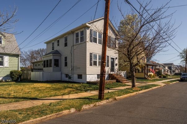 Exterior, Facade, American Foursquare