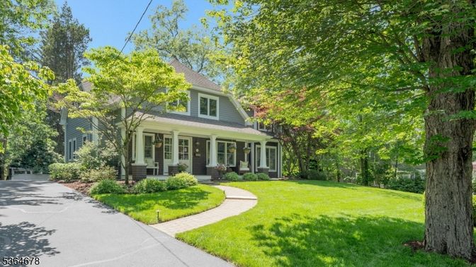 Backyard, Exterior, Facade, Queen Anne Victorian