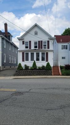Exterior, Facade, Queen Anne Victorian