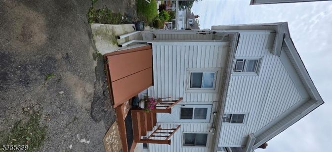 Exterior, Facade, None