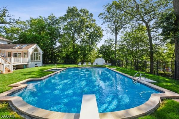 Exterior, Pool
