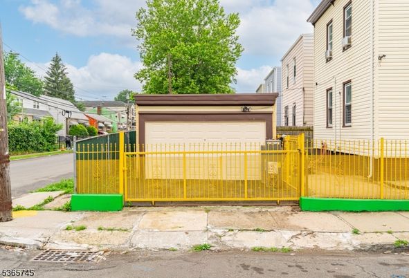Detached Garage, Exterior