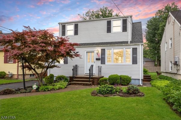 Exterior, Facade, Cape Cod