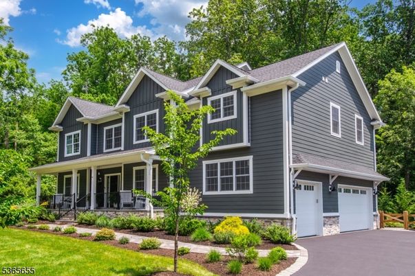 Attached, Exterior, Facade, Farmhouse