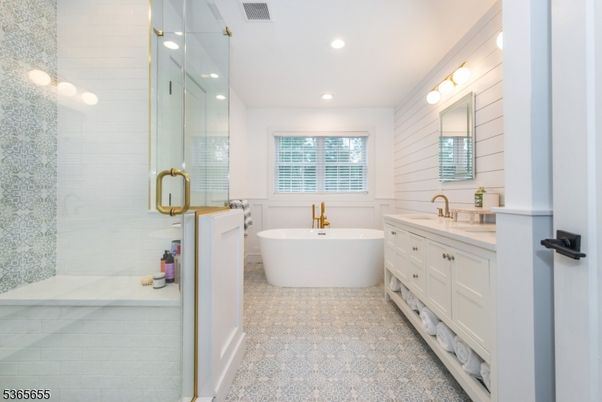Bathroom, Dual Sink Vanities, Free Standing Baths, Glass Shower, Interior, Recessed Lighting
