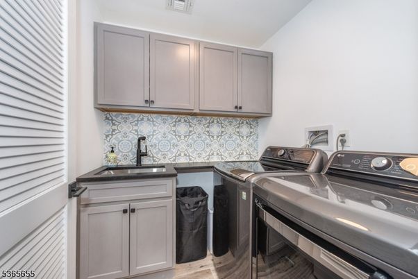 Interior, Washer, Wood Texture Flooring