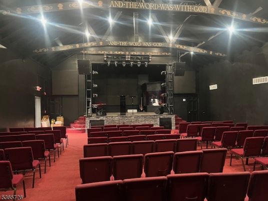 Interior, Projection Screen, Recessed Lighting, Theatre Room