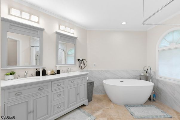Bathroom, Dual Sink Vanities, Free Standing Baths, Interior, Recessed Lighting