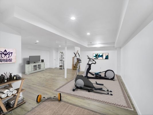Fitness Equipment, Interior, Recessed Lighting, Wood Texture Flooring