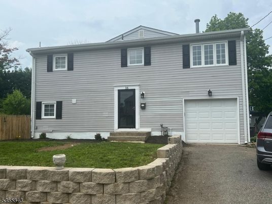 Attached, Exterior, Facade, Raised Ranch