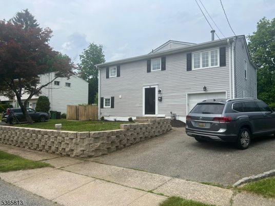 Attached, Exterior, Facade, Raised Ranch