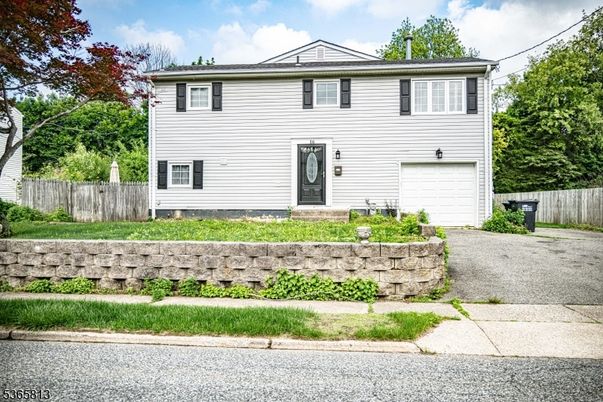 Attached, Exterior, Facade, Raised Ranch