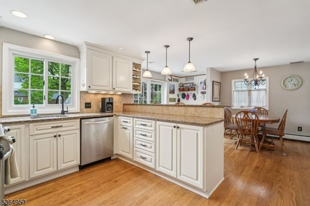 Chandelier, Dining room, Interior, Kitchen, Pendant Lights, Recessed Lighting, Wood Texture Flooring