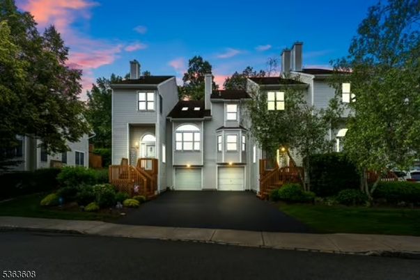 Attached, Exterior, Facade, Mediterranean
