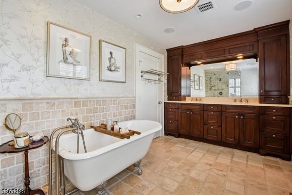 Bathroom, Dual Sink Vanities, Free Standing Baths, Interior, Recessed Lighting