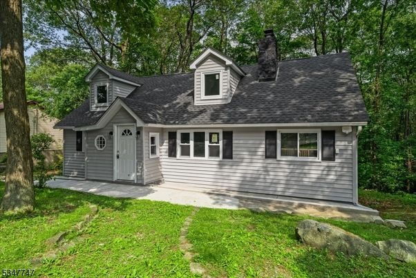 Exterior, Facade, Cape Cod