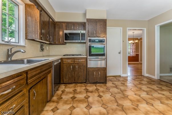 Chandelier, Interior, Kitchen, Pendant Lights, Stainless Steel Appliances