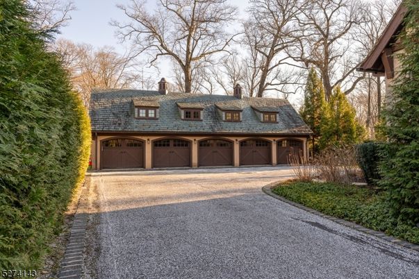 Attached, Exterior, Facade, Cape Cod