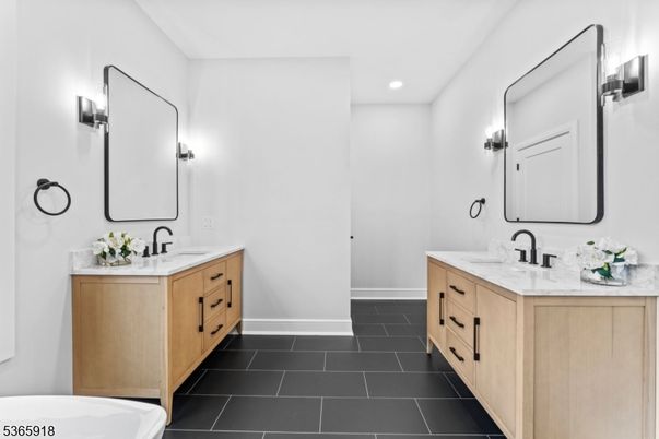 Bathroom, Dual Sink Vanities, Interior, Recessed Lighting