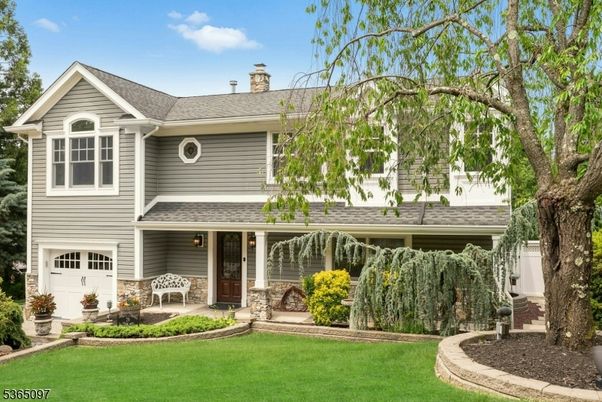 Attached, Exterior, Facade, Raised Ranch