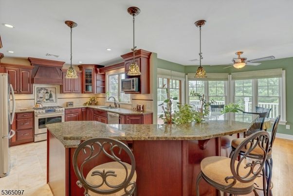 Dining room, Interior, Kitchen, Pendant Lights, Recessed Lighting, Stainless Steel Appliances