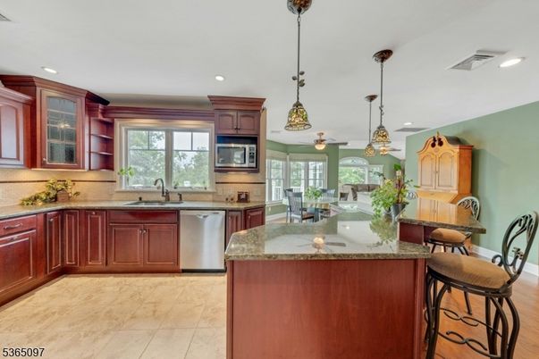 Dining room, Interior, Kitchen, Pendant Lights, Recessed Lighting, Stainless Steel Appliances