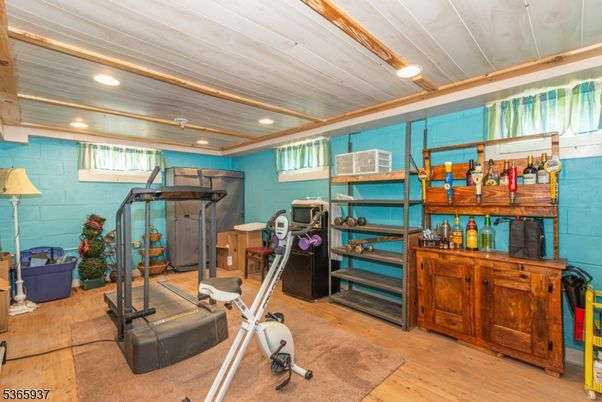 Fitness Equipment, Interior, Recessed Lighting, Wood Texture Flooring