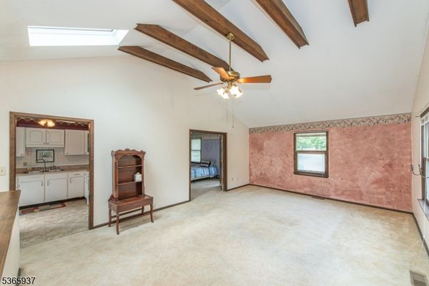 Empty room, Interior, Wooden Beams