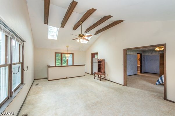 Empty room, Interior, Wooden Beams