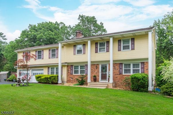 Attached, Exterior, Facade, Brick Facade, Raised Ranch