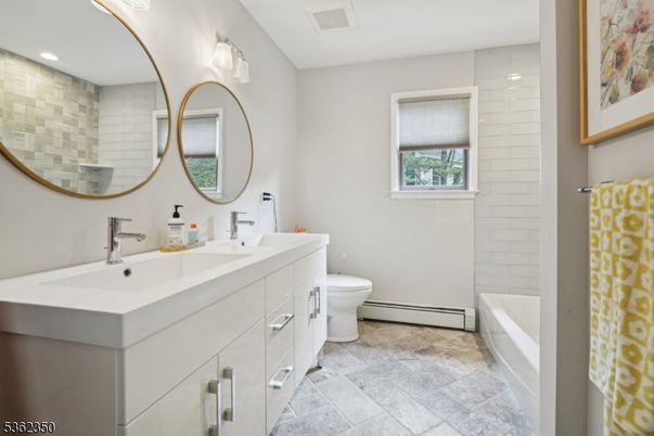 Bathroom, Dual Sink Vanities, Interior, Recessed Lighting