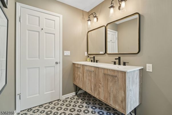 Bathroom, Dual Sink Vanities, Interior