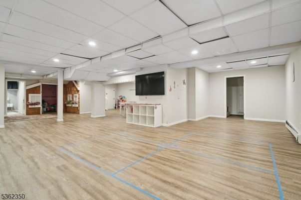 Interior, Recessed Lighting, Wood Texture Flooring