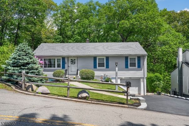 Attached, Exterior, Facade, Cape Cod